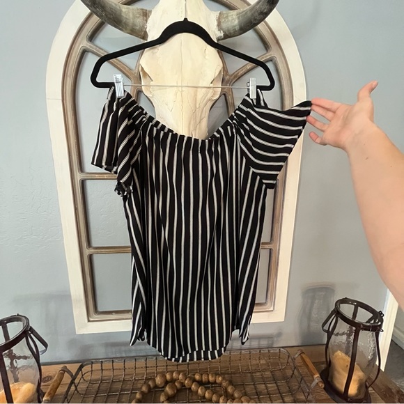 *SOLD* Striped Off The Shoulder Blouse - Picture 4 of 7